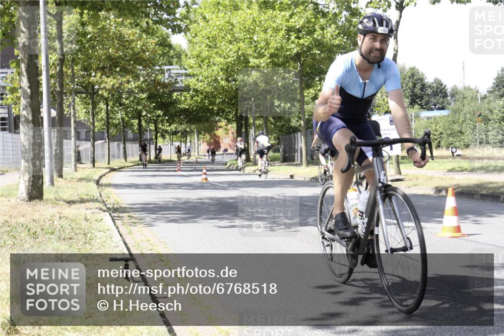 11.08.2024 - GEWOBA Citytriathlon Bremen H.Heesch http://msf.ph/oto/6768518 11.08.2024 13:34:56 Radfahren 319, 345, 365, 440, 445, 515, 548 meine-sportfotos.de