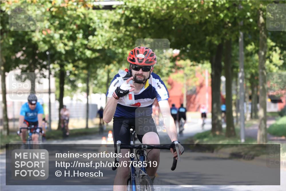 11.08.2024 - GEWOBA Citytriathlon Bremen H.Heesch http://msf.ph/oto/6768519 11.08.2024 10:23:52 Radfahren 17, 21, 23, 32, 37, 50, 51, 70, 116 meine-sportfotos.de