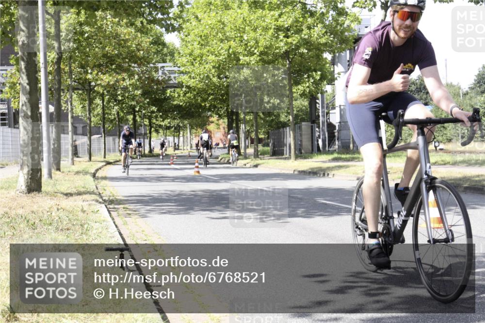 11.08.2024 - GEWOBA Citytriathlon Bremen H.Heesch http://msf.ph/oto/6768521 11.08.2024 13:35:01 Radfahren 296, 319, 345, 365, 440, 445, 515, 544, 548 meine-sportfotos.de