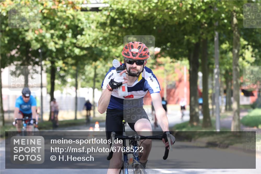 11.08.2024 - GEWOBA Citytriathlon Bremen H.Heesch http://msf.ph/oto/6768522 11.08.2024 10:23:52 Radfahren 17, 21, 23, 32, 37, 50, 51, 70, 116 meine-sportfotos.de