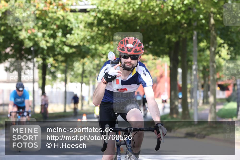 11.08.2024 - GEWOBA Citytriathlon Bremen H.Heesch http://msf.ph/oto/6768526 11.08.2024 10:23:52 Radfahren 17, 21, 23, 32, 37, 50, 51, 70, 116 meine-sportfotos.de