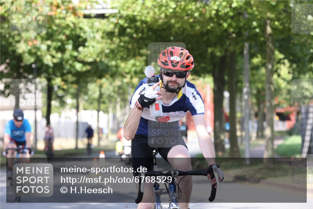 11.08.2024 - GEWOBA Citytriathlon Bremen H.Heesch http://msf.ph/oto/6768529 11.08.2024 10:23:53 Radfahren 17, 21, 23, 32, 37, 50, 51, 70, 116 meine-sportfotos.de
