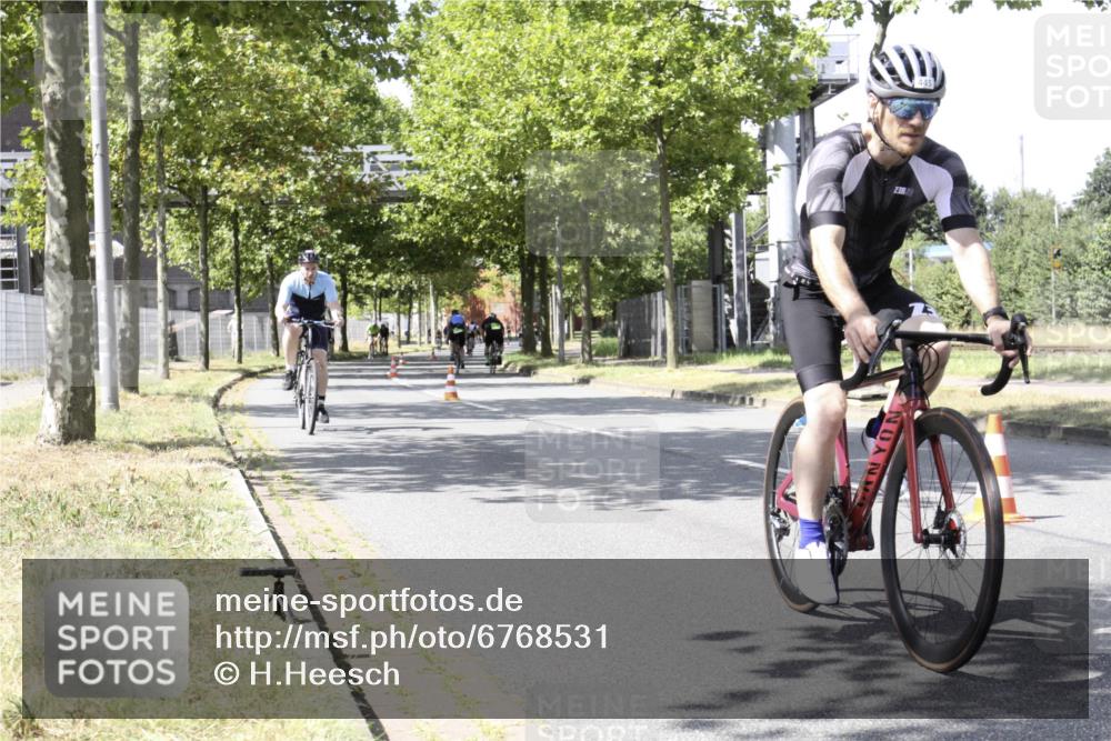 11.08.2024 - GEWOBA Citytriathlon Bremen H.Heesch http://msf.ph/oto/6768531 11.08.2024 13:35:06 Radfahren 295, 296, 319, 365, 420, 431, 440, 445, 515, 544, 548, 598, 724 meine-sportfotos.de