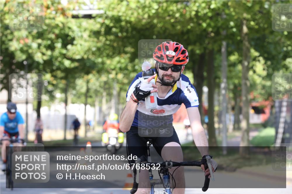 11.08.2024 - GEWOBA Citytriathlon Bremen H.Heesch http://msf.ph/oto/6768532 11.08.2024 10:23:53 Radfahren 17, 21, 23, 32, 37, 50, 51, 70, 116 meine-sportfotos.de