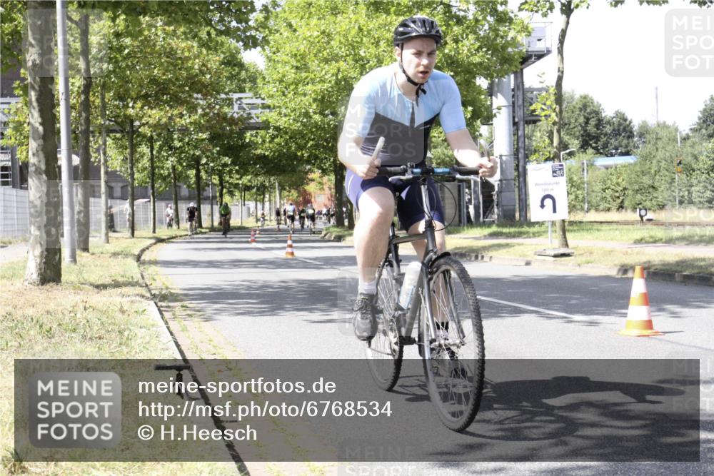 11.08.2024 - GEWOBA Citytriathlon Bremen H.Heesch http://msf.ph/oto/6768534 11.08.2024 13:35:08 Radfahren 295, 296, 319, 365, 420, 421, 431, 440, 445, 515, 544, 548, 598, 611, 677, 724 meine-sportfotos.de
