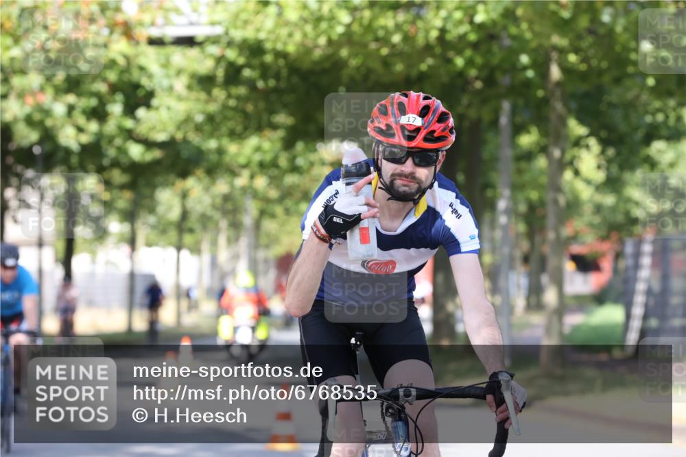 11.08.2024 - GEWOBA Citytriathlon Bremen H.Heesch http://msf.ph/oto/6768535 11.08.2024 10:23:53 Radfahren 17, 21, 23, 32, 37, 50, 51, 70, 116 meine-sportfotos.de