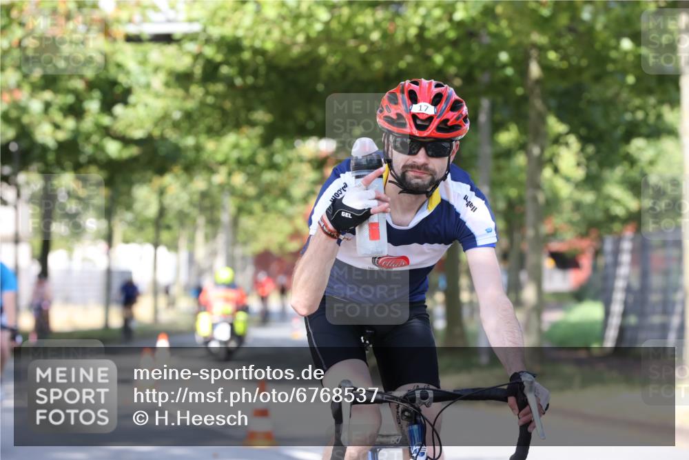 11.08.2024 - GEWOBA Citytriathlon Bremen H.Heesch http://msf.ph/oto/6768537 11.08.2024 10:23:53 Radfahren 17, 21, 23, 32, 37, 50, 51, 70, 116 meine-sportfotos.de