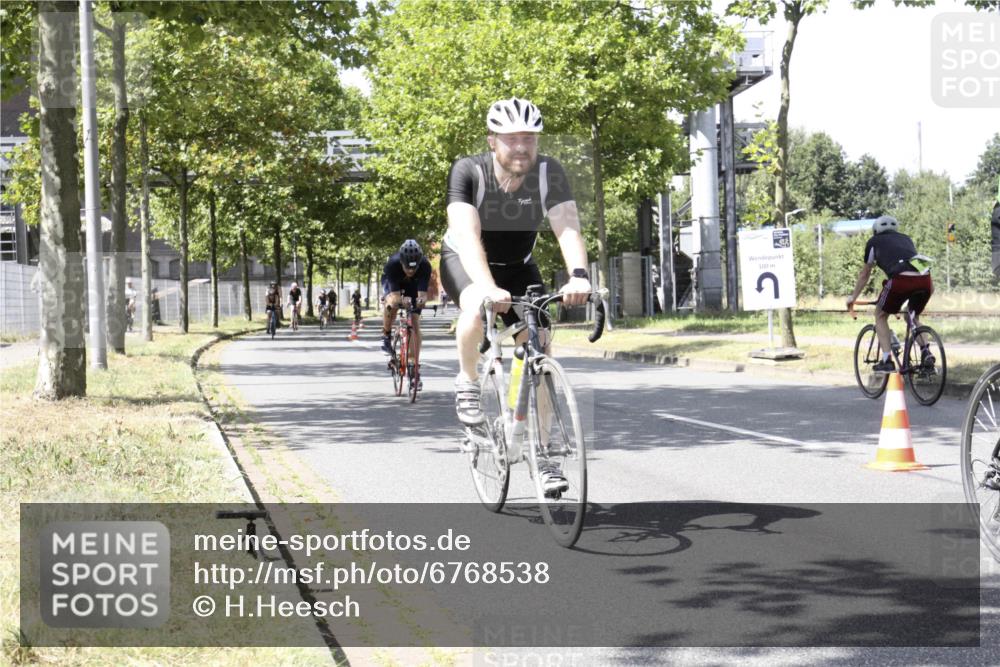11.08.2024 - GEWOBA Citytriathlon Bremen H.Heesch http://msf.ph/oto/6768538 11.08.2024 13:35:13 Radfahren 295, 296, 319, 365, 420, 421, 431, 444, 445, 515, 544, 548, 564, 598, 611, 677, 724 meine-sportfotos.de