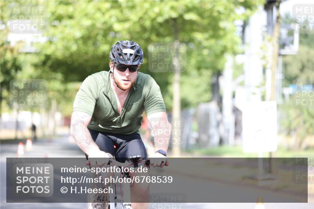 11.08.2024 - GEWOBA Citytriathlon Bremen H.Heesch http://msf.ph/oto/6768539 11.08.2024 10:41:01 Radfahren 15, 32, 49, 69, 80, 84, 98, 109 meine-sportfotos.de