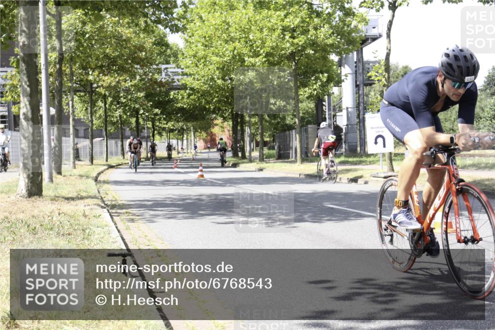 11.08.2024 - GEWOBA Citytriathlon Bremen H.Heesch http://msf.ph/oto/6768543 11.08.2024 13:35:14 Radfahren 295, 296, 319, 365, 420, 421, 431, 444, 445, 515, 544, 548, 564, 598, 611, 677, 724 meine-sportfotos.de