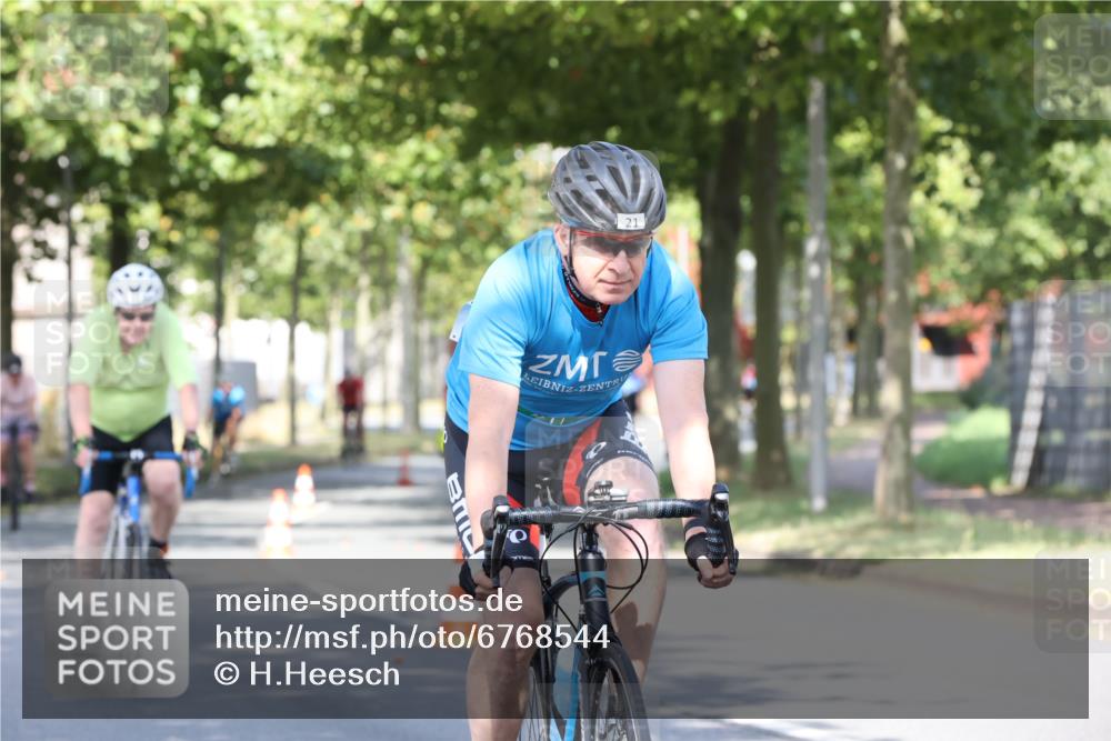 11.08.2024 - GEWOBA Citytriathlon Bremen H.Heesch http://msf.ph/oto/6768544 11.08.2024 10:23:55 Radfahren 17, 21, 23, 32, 37, 50, 51, 70, 116 meine-sportfotos.de