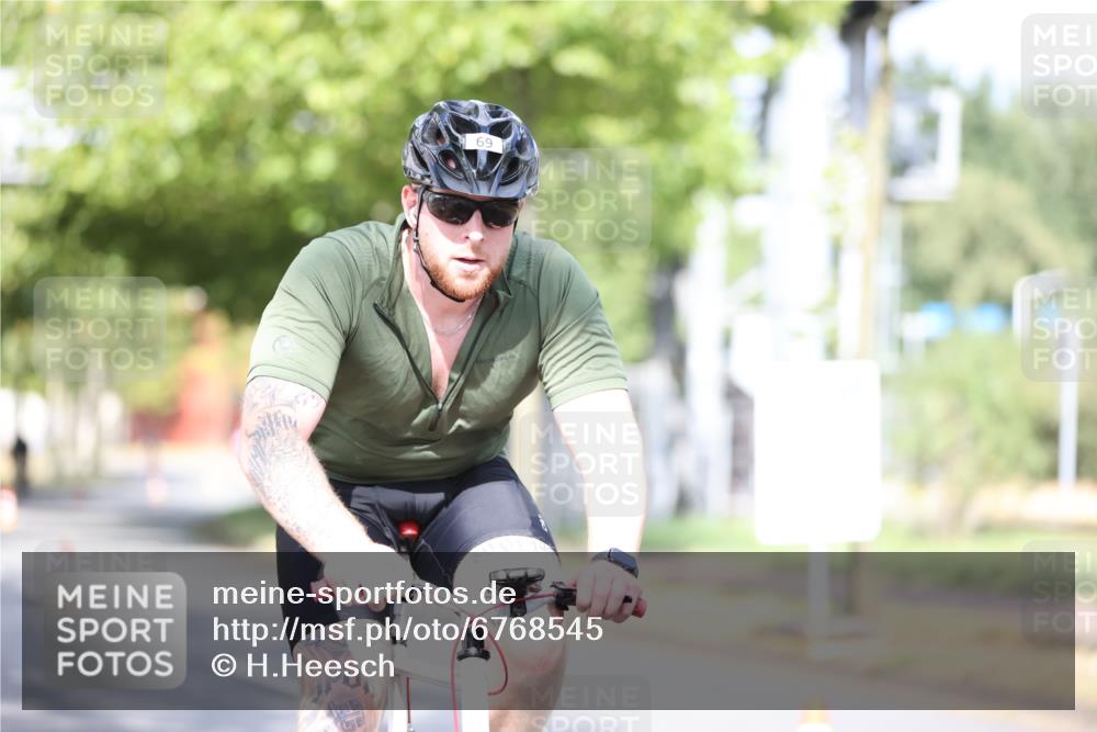 11.08.2024 - GEWOBA Citytriathlon Bremen H.Heesch http://msf.ph/oto/6768545 11.08.2024 10:41:01 Radfahren 15, 32, 49, 69, 80, 84, 98, 109 meine-sportfotos.de