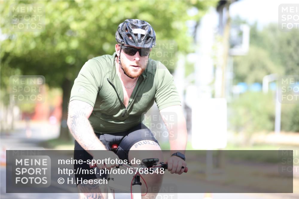 11.08.2024 - GEWOBA Citytriathlon Bremen H.Heesch http://msf.ph/oto/6768548 11.08.2024 10:41:01 Radfahren 15, 32, 49, 69, 80, 84, 98, 109 meine-sportfotos.de