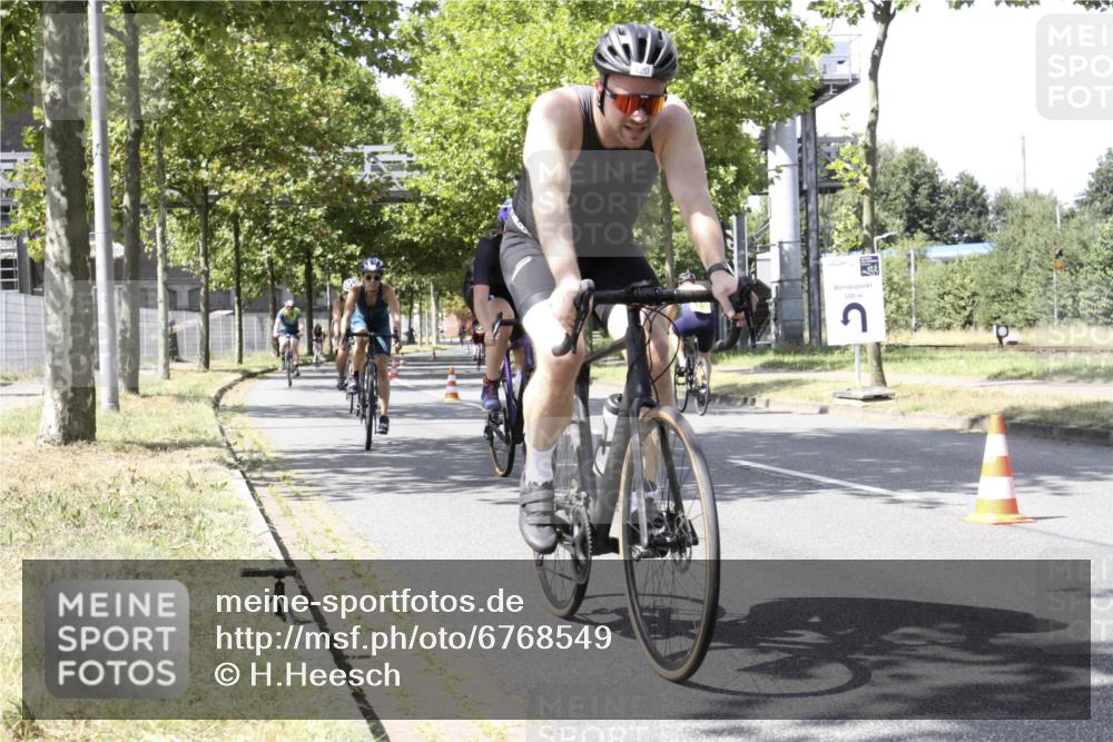 11.08.2024 - GEWOBA Citytriathlon Bremen H.Heesch http://msf.ph/oto/6768549 11.08.2024 13:35:18 Radfahren 295, 296, 420, 421, 431, 444, 445, 515, 544, 564, 598, 611, 677, 724 meine-sportfotos.de