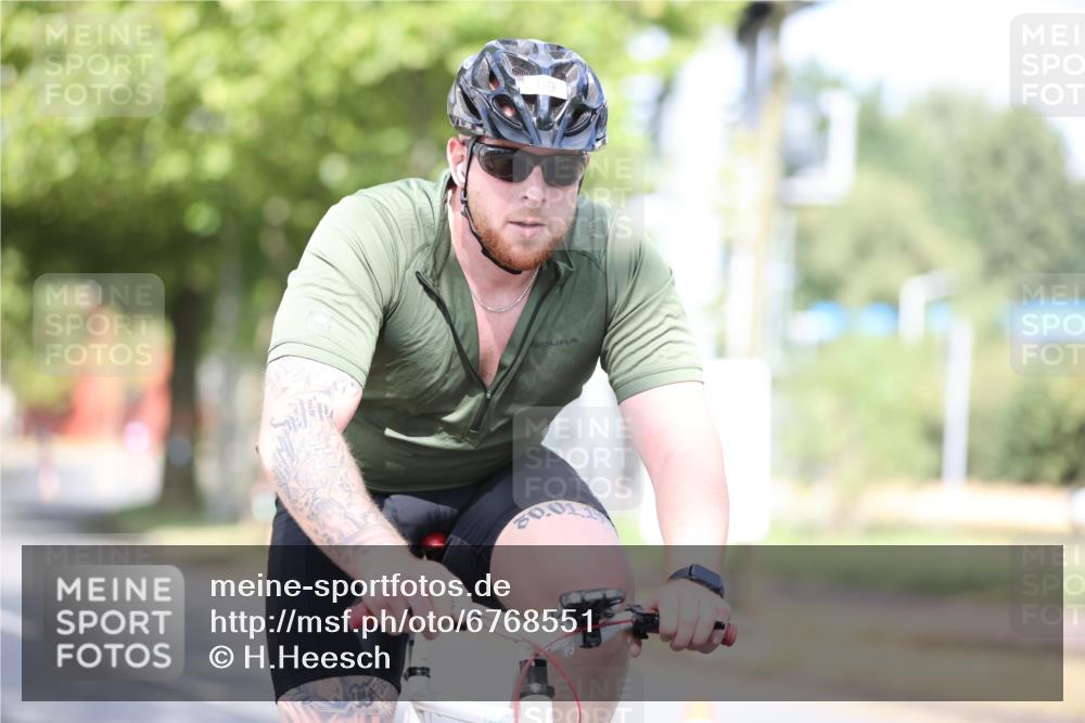 11.08.2024 - GEWOBA Citytriathlon Bremen H.Heesch http://msf.ph/oto/6768551 11.08.2024 10:41:01 Radfahren 15, 32, 49, 69, 80, 84, 98, 109 meine-sportfotos.de