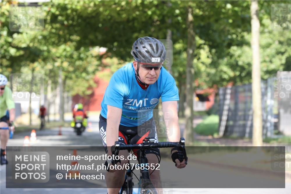 11.08.2024 - GEWOBA Citytriathlon Bremen H.Heesch http://msf.ph/oto/6768552 11.08.2024 10:23:55 Radfahren 17, 21, 23, 32, 37, 50, 51, 70, 116 meine-sportfotos.de