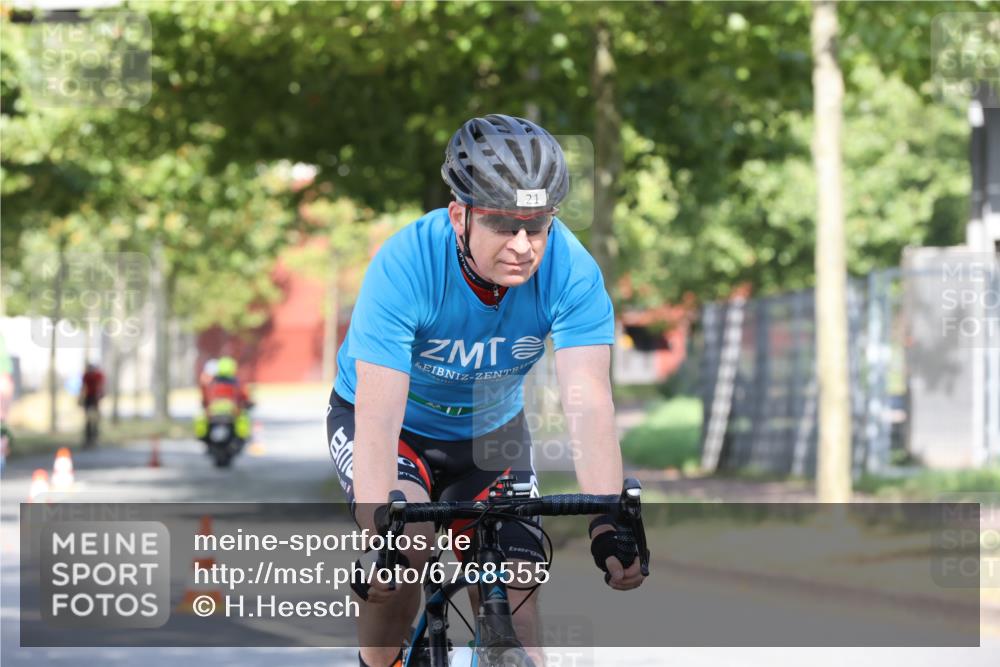 11.08.2024 - GEWOBA Citytriathlon Bremen H.Heesch http://msf.ph/oto/6768555 11.08.2024 10:23:55 Radfahren 17, 21, 23, 32, 37, 50, 51, 70, 116 meine-sportfotos.de
