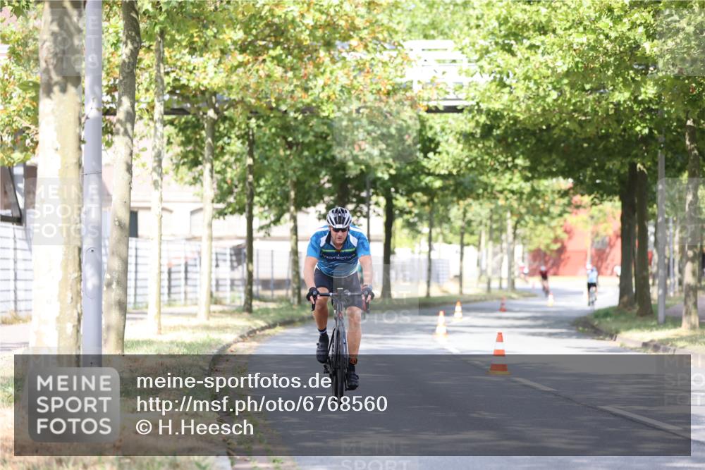 11.08.2024 - GEWOBA Citytriathlon Bremen H.Heesch http://msf.ph/oto/6768560 11.08.2024 10:41:09 Radfahren 15, 34, 69, 84, 98 meine-sportfotos.de