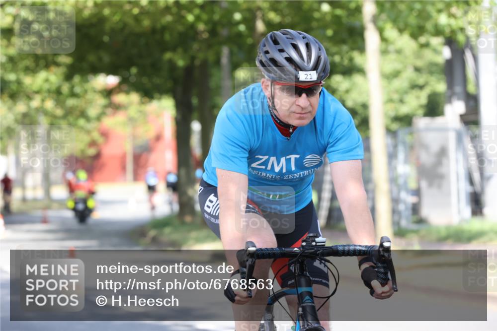 11.08.2024 - GEWOBA Citytriathlon Bremen H.Heesch http://msf.ph/oto/6768563 11.08.2024 10:23:55 Radfahren 17, 21, 23, 32, 37, 50, 51, 70, 116 meine-sportfotos.de