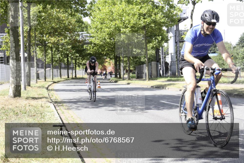 11.08.2024 - GEWOBA Citytriathlon Bremen H.Heesch http://msf.ph/oto/6768567 11.08.2024 13:35:23 Radfahren 295, 296, 403, 420, 421, 431, 444, 544, 564, 598, 611, 677, 724, 725 meine-sportfotos.de