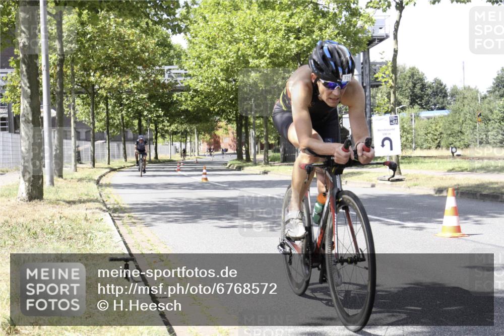 11.08.2024 - GEWOBA Citytriathlon Bremen H.Heesch http://msf.ph/oto/6768572 11.08.2024 13:35:33 Radfahren 403, 421, 444, 547, 564, 677, 710, 725 meine-sportfotos.de