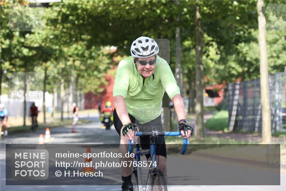 11.08.2024 - GEWOBA Citytriathlon Bremen H.Heesch http://msf.ph/oto/6768574 11.08.2024 10:23:56 Radfahren 17, 21, 23, 32, 37, 50, 51, 70, 101, 116 meine-sportfotos.de