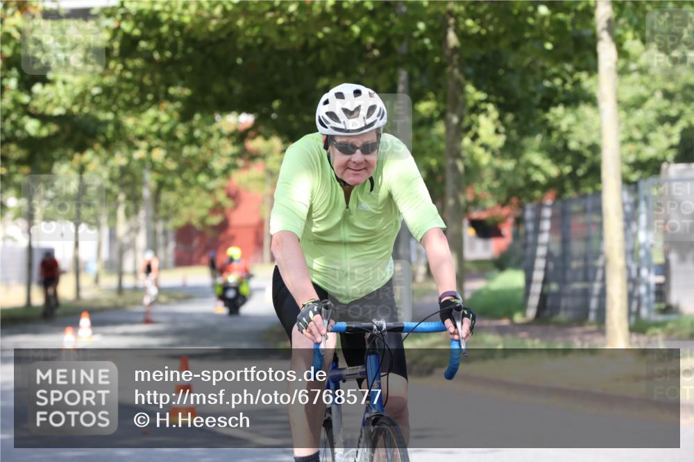 11.08.2024 - GEWOBA Citytriathlon Bremen H.Heesch http://msf.ph/oto/6768577 11.08.2024 10:23:56 Radfahren 17, 21, 23, 32, 37, 50, 51, 70, 101, 116 meine-sportfotos.de