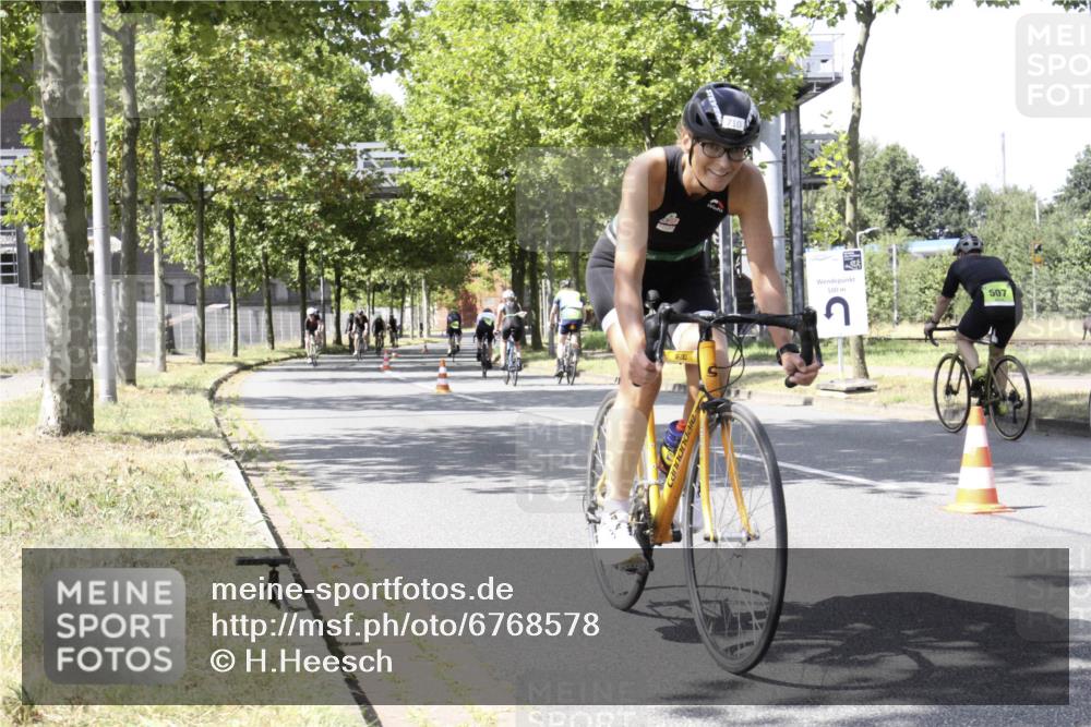 11.08.2024 - GEWOBA Citytriathlon Bremen H.Heesch http://msf.ph/oto/6768578 11.08.2024 13:35:43 Radfahren 251, 361, 403, 412, 463, 483, 521, 547, 710, 725 meine-sportfotos.de