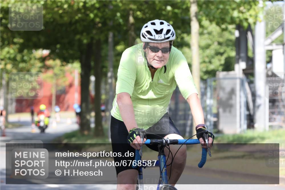 11.08.2024 - GEWOBA Citytriathlon Bremen H.Heesch http://msf.ph/oto/6768587 11.08.2024 10:23:56 Radfahren 17, 21, 23, 32, 37, 50, 51, 70, 101, 116 meine-sportfotos.de