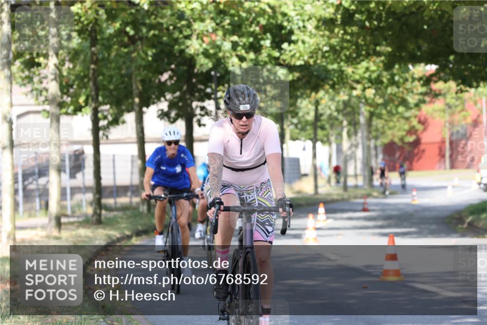 11.08.2024 - GEWOBA Citytriathlon Bremen H.Heesch http://msf.ph/oto/6768592 11.08.2024 10:24:00 Radfahren 17, 21, 23, 37, 44, 50, 51, 70, 101, 116 meine-sportfotos.de