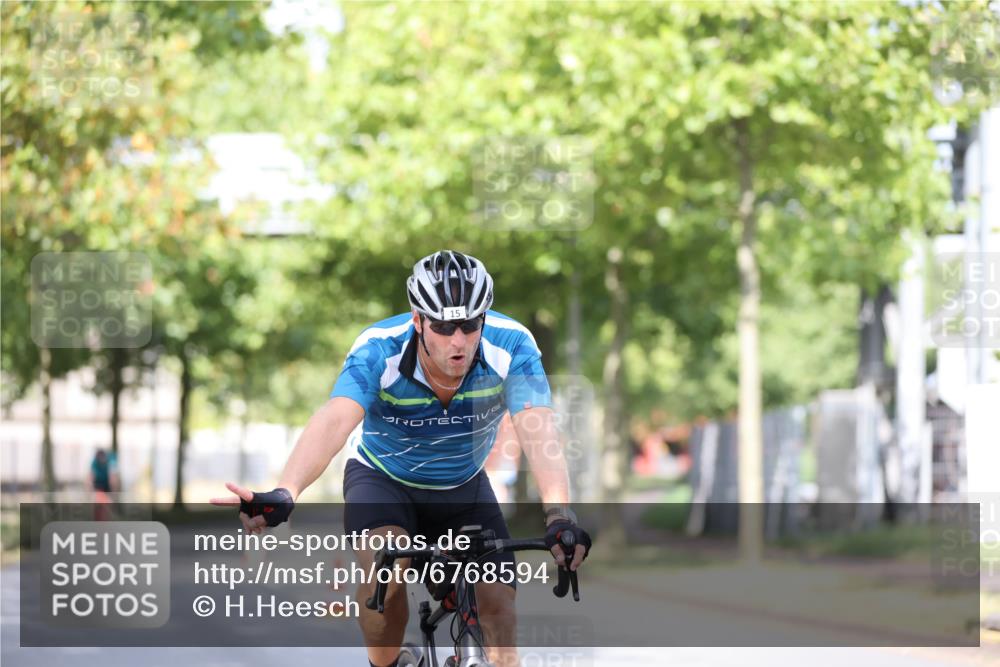 11.08.2024 - GEWOBA Citytriathlon Bremen H.Heesch http://msf.ph/oto/6768594 11.08.2024 10:41:10 Radfahren 15, 34, 69, 84 meine-sportfotos.de