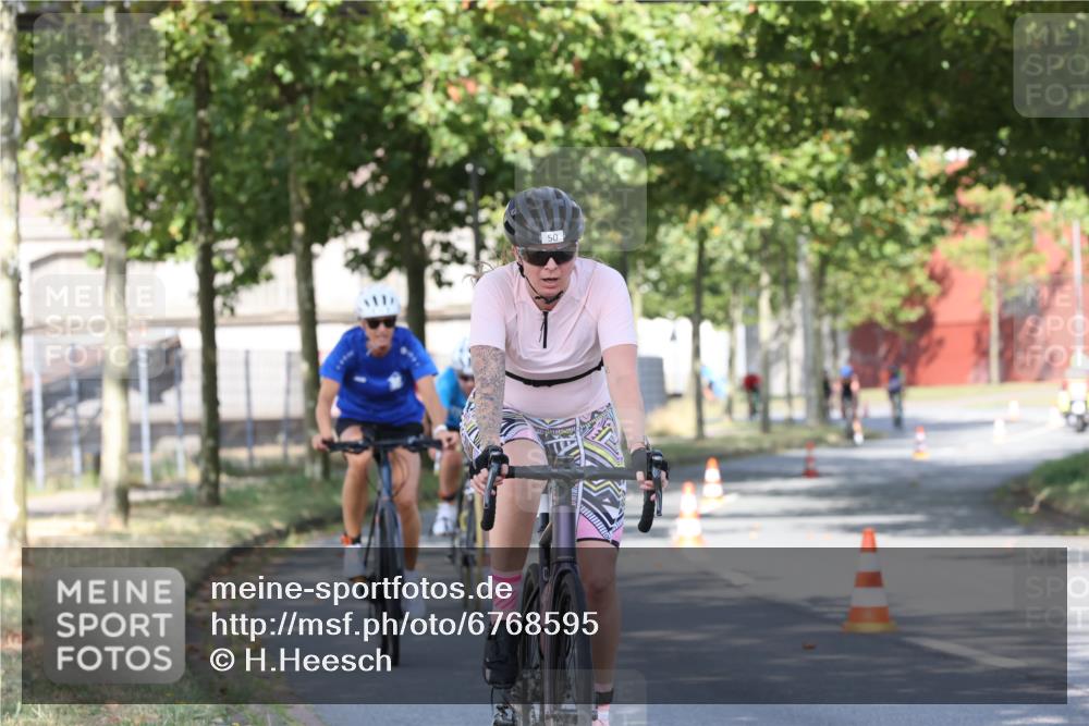 11.08.2024 - GEWOBA Citytriathlon Bremen H.Heesch http://msf.ph/oto/6768595 11.08.2024 10:24:00 Radfahren 17, 21, 23, 37, 44, 50, 51, 70, 101, 116 meine-sportfotos.de