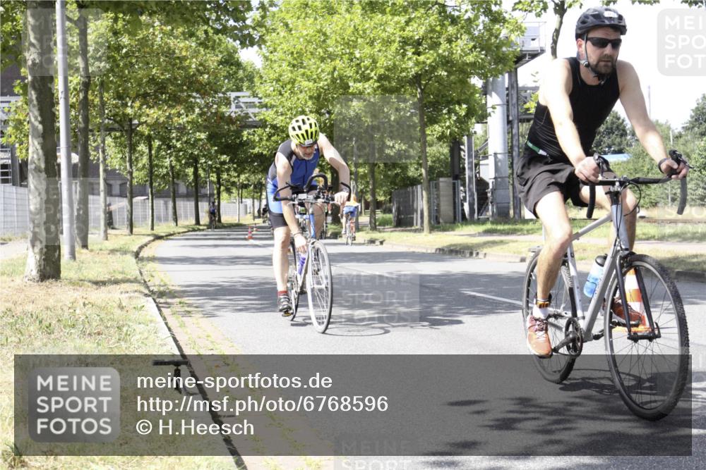 11.08.2024 - GEWOBA Citytriathlon Bremen H.Heesch http://msf.ph/oto/6768596 11.08.2024 13:35:51 Radfahren 251, 329, 361, 412, 463, 483, 521, 547, 710 meine-sportfotos.de