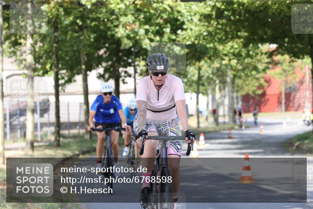 11.08.2024 - GEWOBA Citytriathlon Bremen H.Heesch http://msf.ph/oto/6768598 11.08.2024 10:24:00 Radfahren 17, 21, 23, 37, 44, 50, 51, 70, 101, 116 meine-sportfotos.de