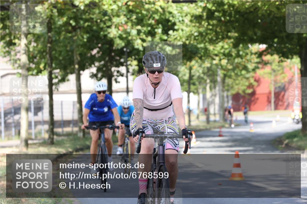 11.08.2024 - GEWOBA Citytriathlon Bremen H.Heesch http://msf.ph/oto/6768599 11.08.2024 10:24:00 Radfahren 17, 21, 23, 37, 44, 50, 51, 70, 101, 116 meine-sportfotos.de
