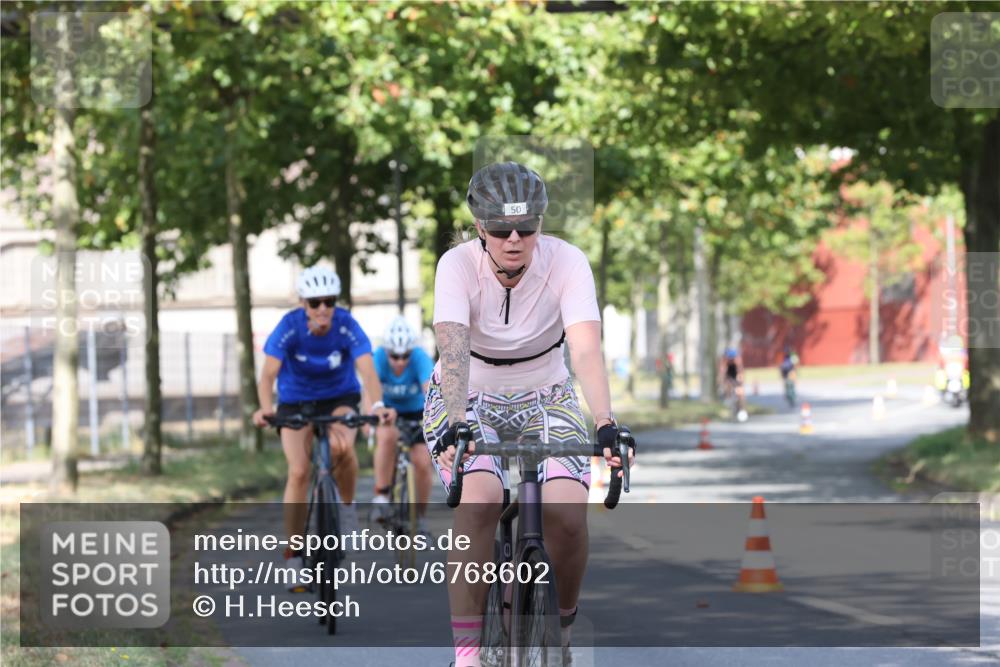 11.08.2024 - GEWOBA Citytriathlon Bremen H.Heesch http://msf.ph/oto/6768602 11.08.2024 10:24:00 Radfahren 17, 21, 23, 37, 44, 50, 51, 70, 101, 116 meine-sportfotos.de