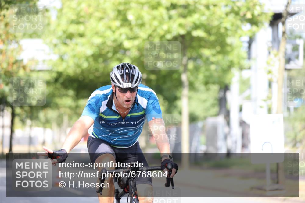 11.08.2024 - GEWOBA Citytriathlon Bremen H.Heesch http://msf.ph/oto/6768604 11.08.2024 10:41:10 Radfahren 15, 34, 69, 84 meine-sportfotos.de