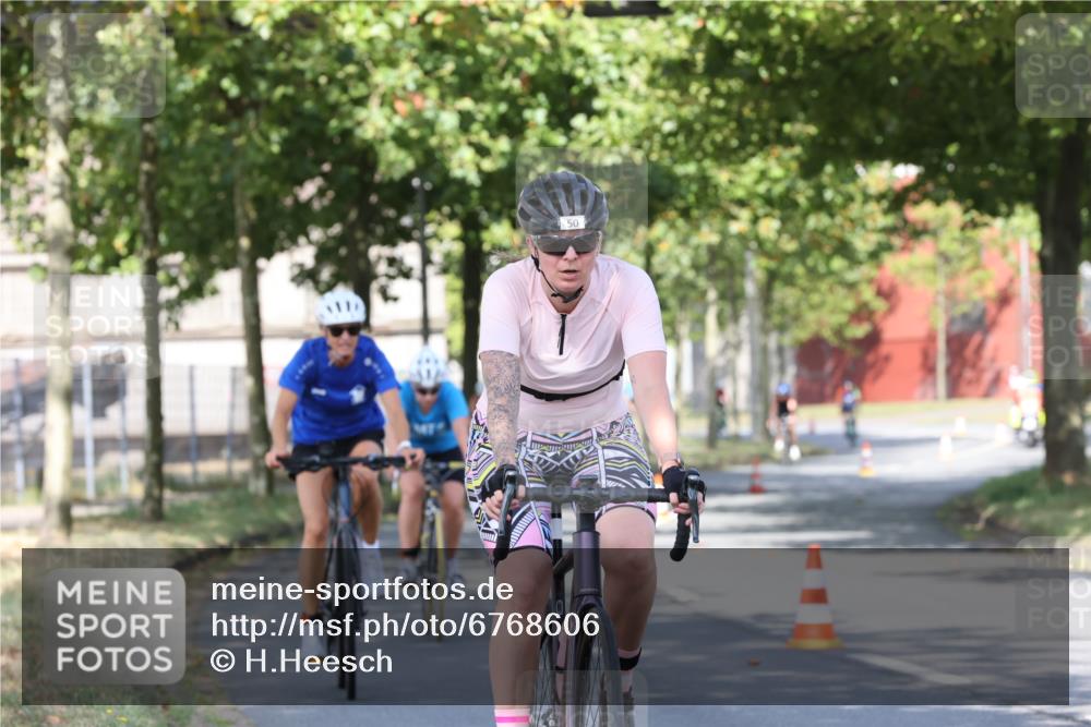 11.08.2024 - GEWOBA Citytriathlon Bremen H.Heesch http://msf.ph/oto/6768606 11.08.2024 10:24:00 Radfahren 17, 21, 23, 37, 44, 50, 51, 70, 101, 116 meine-sportfotos.de
