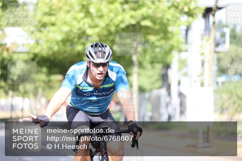 11.08.2024 - GEWOBA Citytriathlon Bremen H.Heesch http://msf.ph/oto/6768607 11.08.2024 10:41:10 Radfahren 15, 34, 69, 84 meine-sportfotos.de
