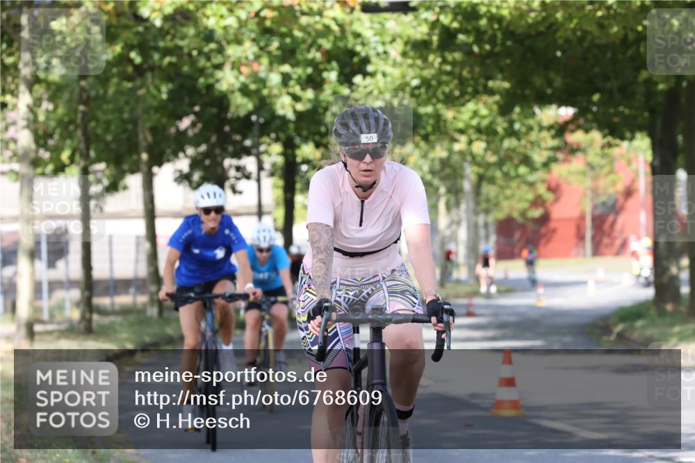 11.08.2024 - GEWOBA Citytriathlon Bremen H.Heesch http://msf.ph/oto/6768609 11.08.2024 10:24:00 Radfahren 17, 21, 23, 37, 44, 50, 51, 70, 101, 116 meine-sportfotos.de