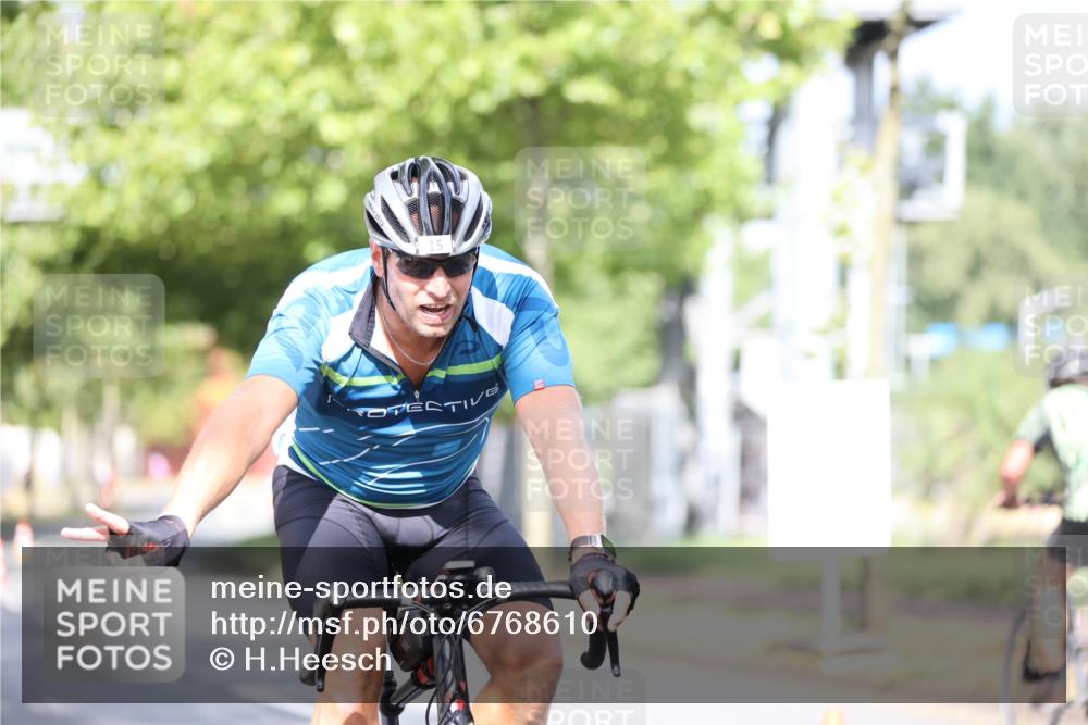 11.08.2024 - GEWOBA Citytriathlon Bremen H.Heesch http://msf.ph/oto/6768610 11.08.2024 10:41:10 Radfahren 15, 34, 69, 84 meine-sportfotos.de