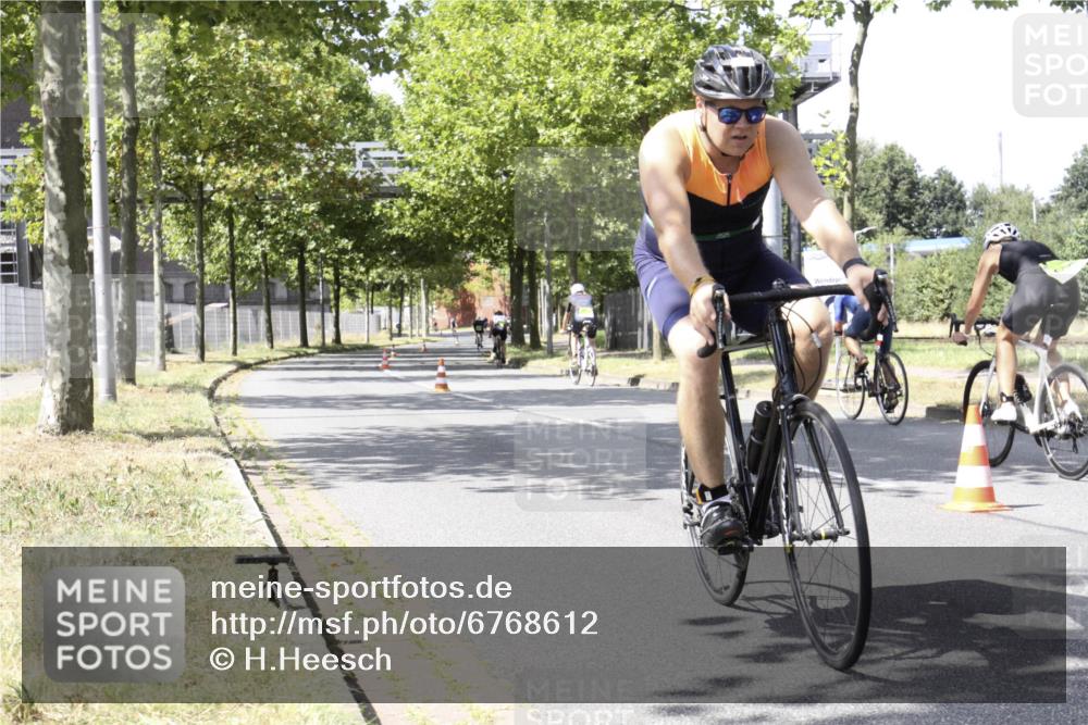 11.08.2024 - GEWOBA Citytriathlon Bremen H.Heesch http://msf.ph/oto/6768612 11.08.2024 13:36:14 Radfahren 292, 362, 486, 498 meine-sportfotos.de