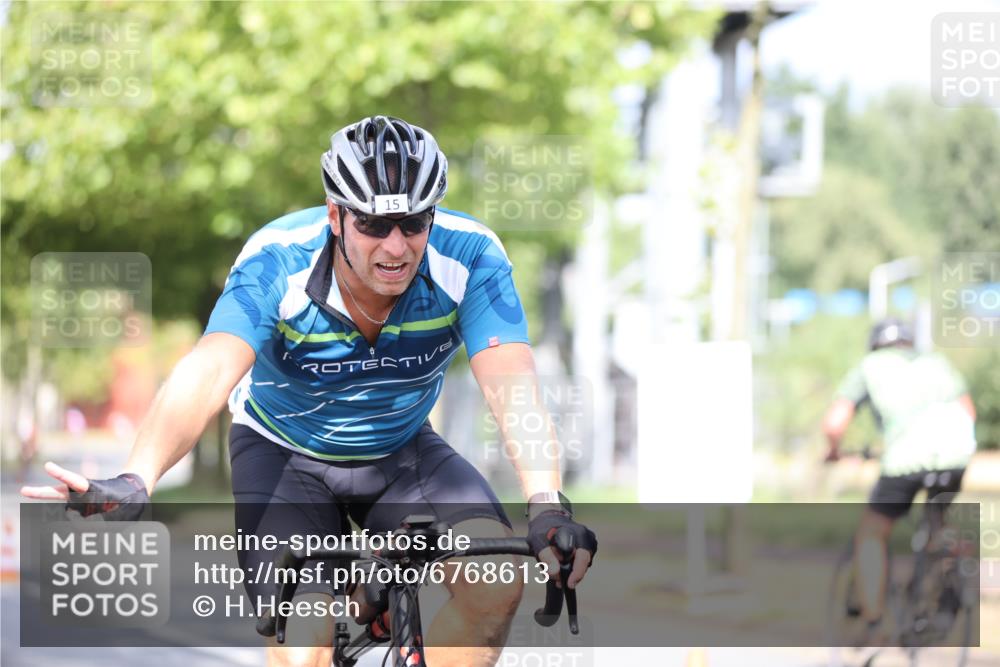 11.08.2024 - GEWOBA Citytriathlon Bremen H.Heesch http://msf.ph/oto/6768613 11.08.2024 10:41:10 Radfahren 15, 34, 69, 84 meine-sportfotos.de
