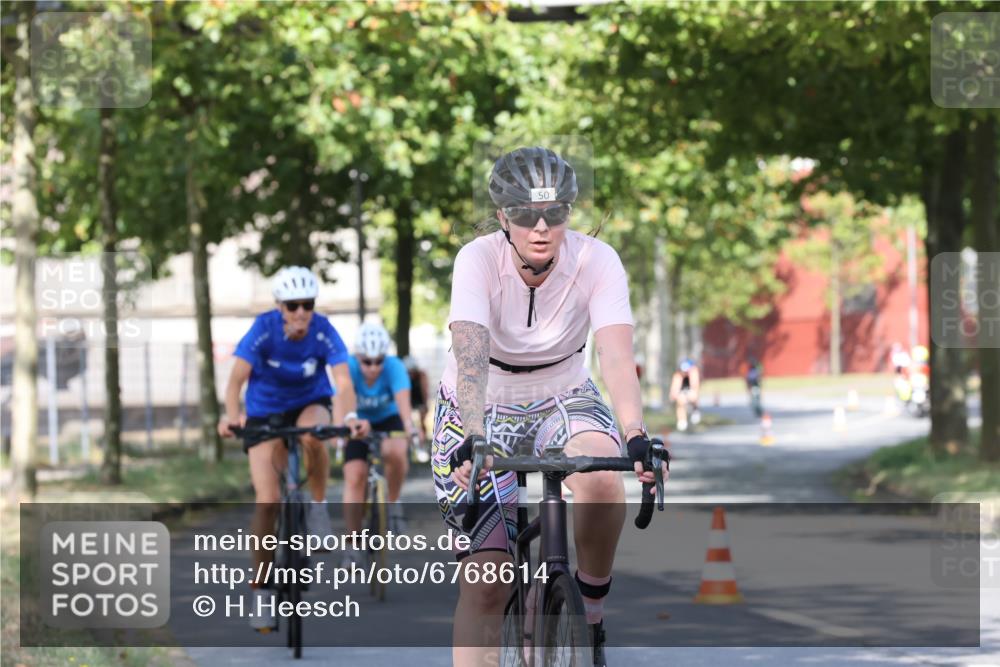 11.08.2024 - GEWOBA Citytriathlon Bremen H.Heesch http://msf.ph/oto/6768614 11.08.2024 10:24:00 Radfahren 17, 21, 23, 37, 44, 50, 51, 70, 101, 116 meine-sportfotos.de