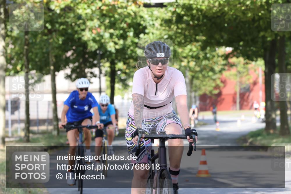 11.08.2024 - GEWOBA Citytriathlon Bremen H.Heesch http://msf.ph/oto/6768618 11.08.2024 10:24:00 Radfahren 17, 21, 23, 37, 44, 50, 51, 70, 101, 116 meine-sportfotos.de