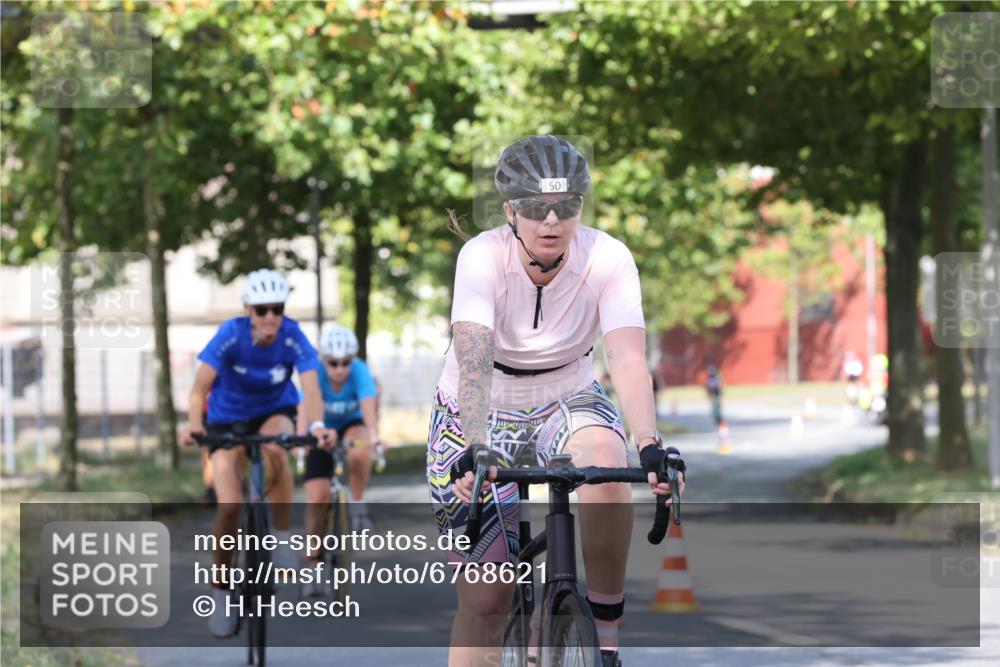 11.08.2024 - GEWOBA Citytriathlon Bremen H.Heesch http://msf.ph/oto/6768621 11.08.2024 10:24:00 Radfahren 17, 21, 23, 37, 44, 50, 51, 70, 101, 116 meine-sportfotos.de