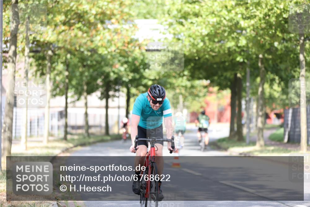 11.08.2024 - GEWOBA Citytriathlon Bremen H.Heesch http://msf.ph/oto/6768622 11.08.2024 10:41:15 Radfahren 15, 34, 84 meine-sportfotos.de