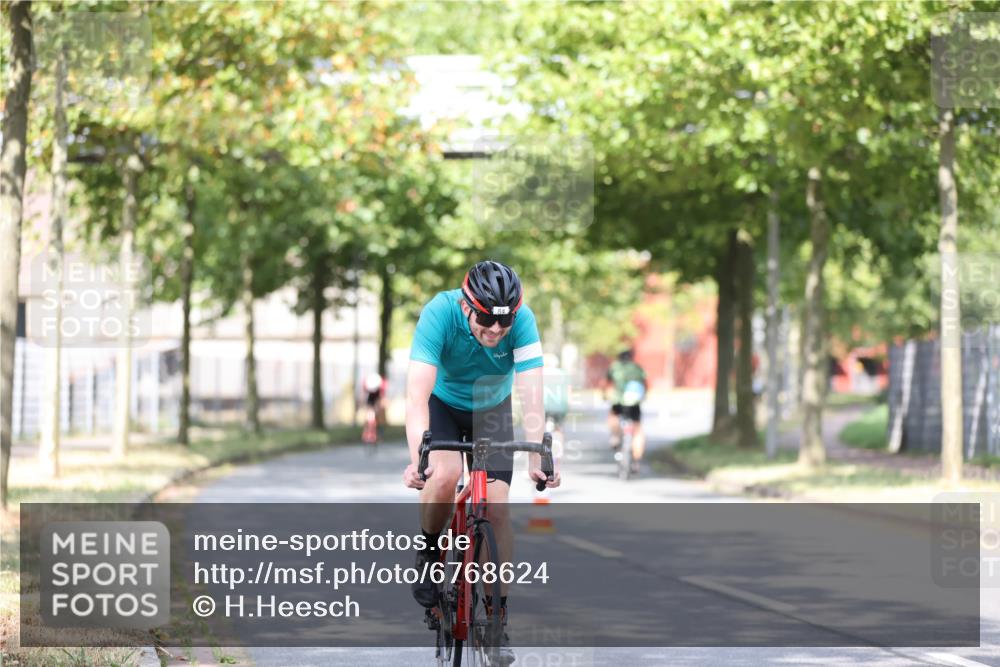 11.08.2024 - GEWOBA Citytriathlon Bremen H.Heesch http://msf.ph/oto/6768624 11.08.2024 10:41:15 Radfahren 15, 34, 84 meine-sportfotos.de
