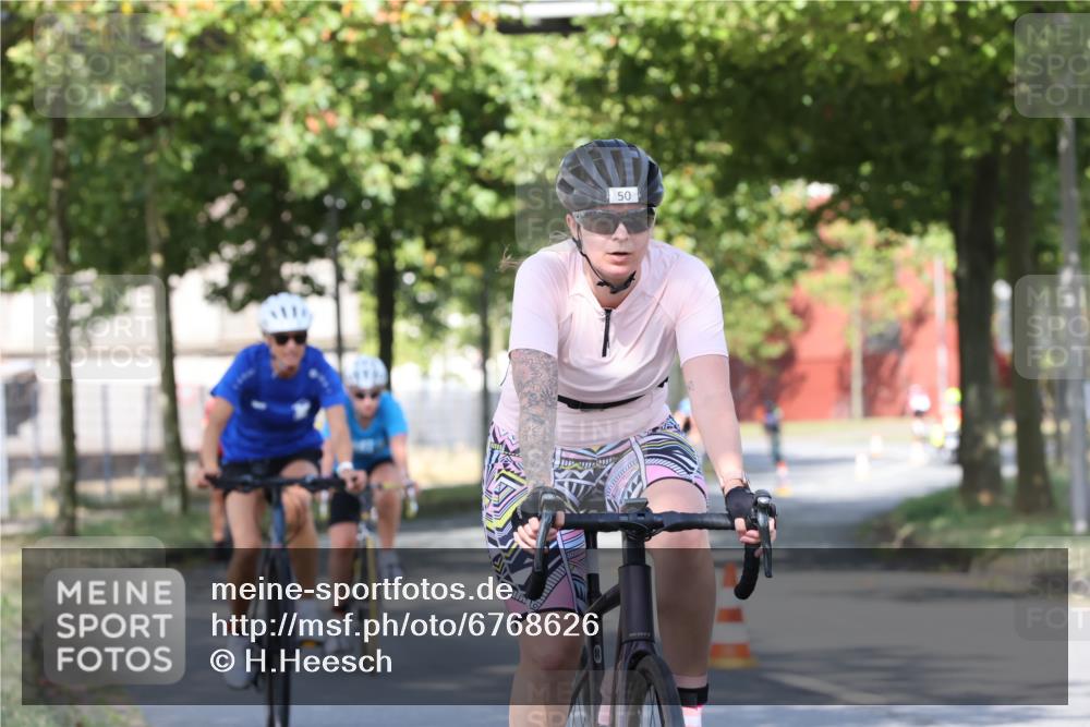 11.08.2024 - GEWOBA Citytriathlon Bremen H.Heesch http://msf.ph/oto/6768626 11.08.2024 10:24:00 Radfahren 17, 21, 23, 37, 44, 50, 51, 70, 101, 116 meine-sportfotos.de