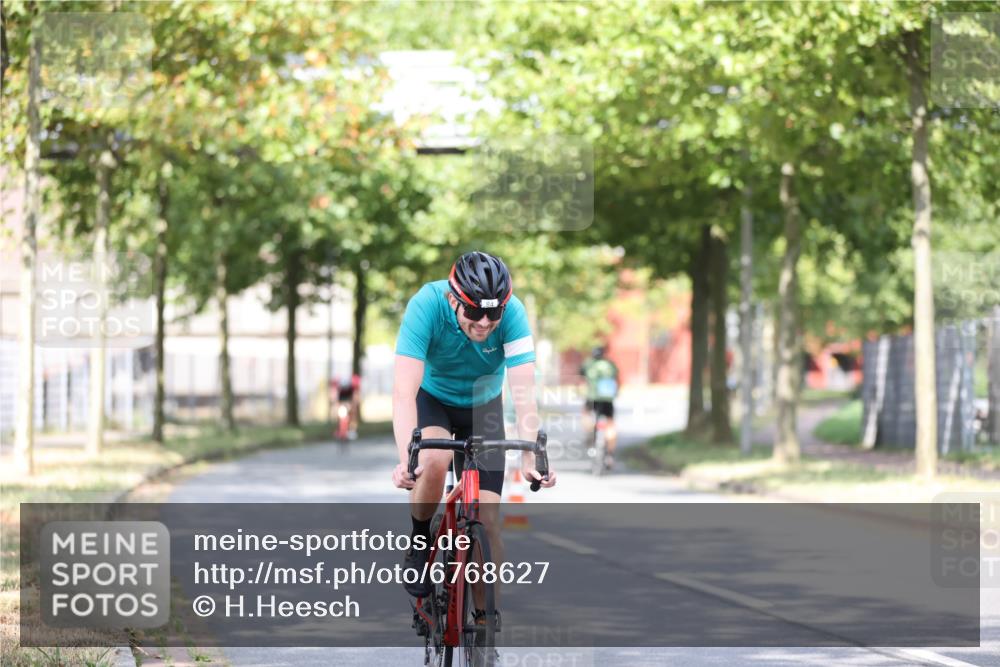 11.08.2024 - GEWOBA Citytriathlon Bremen H.Heesch http://msf.ph/oto/6768627 11.08.2024 10:41:15 Radfahren 15, 34, 84 meine-sportfotos.de